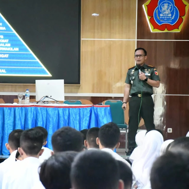 Dandim 0802/Ponorogo Berikan Materi Wawasan Kebangsaan dan Anti Radikalisme Kepada Siswa SMA 1 Ponorogo