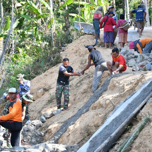 Talud Dibangun TNI, Bu Boiyem Senang Rumahnya Tidak Kena Longsoran Lagi