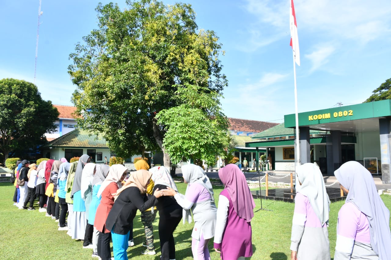 Masih Suasana Idul Fitri, Persit Kodim Ponorogo Olahraga Dilanjut Halal Bihalal