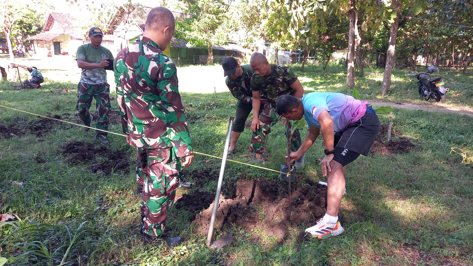 Perkuat Pilot Project Han Pangan, Dandim Ponorogo Pimpin Tanam Bibit Pisang Cavendish