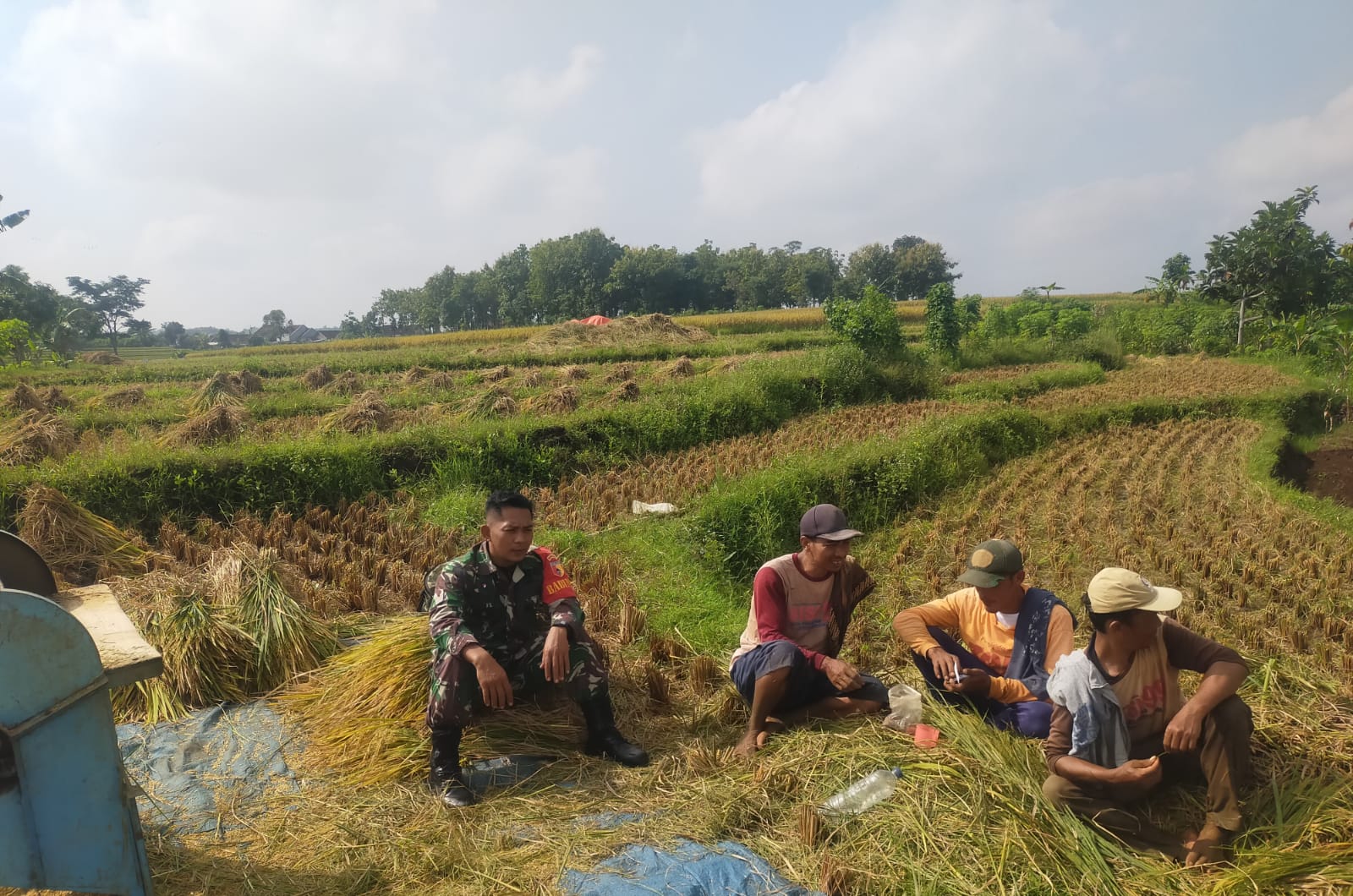 Komsos Sergab, Upaya Babinsa Kodim Ponorogo Makmurkan Petani