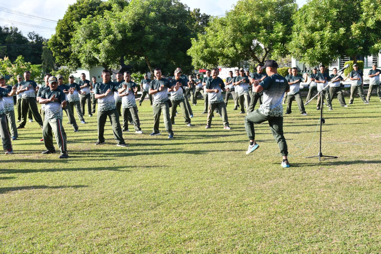 Tingkatkan Kemampuan Beladiri, Anggota Kodim Ponorogo Gelar Latihan PSM