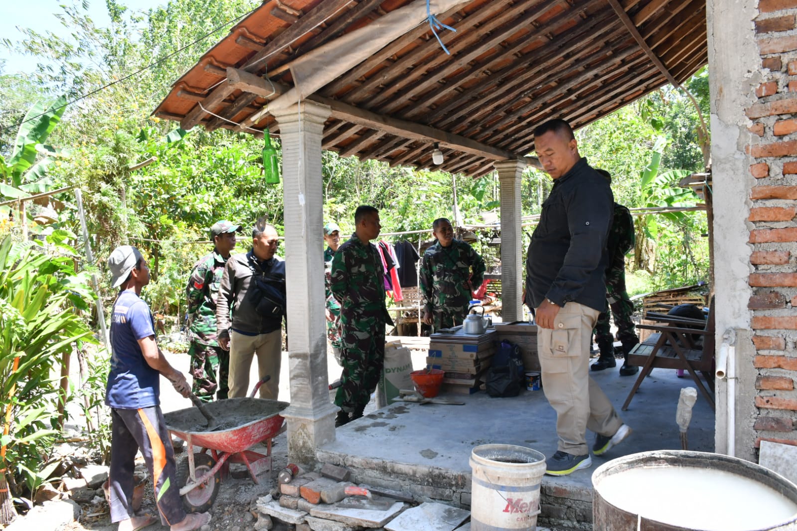 Pembangunan RTLH Ditinjau Dandim Ponorogo, Warga Penerima Manfaat Ucapkan Terimakasih