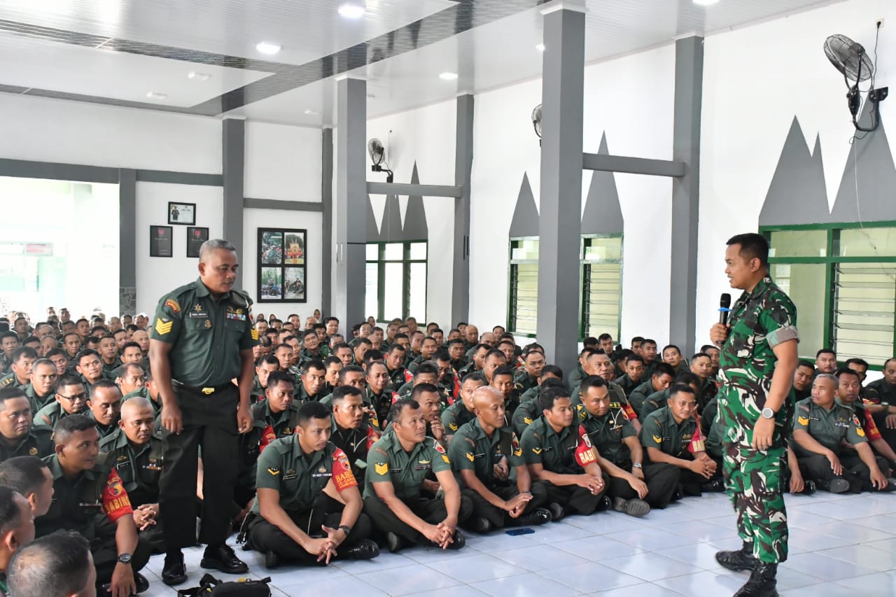 Berikan Jam Komandan Perdana, Letkol Arh Farauk Saputra Ajak Anggota Kerja Maksimal dan Ikhlas