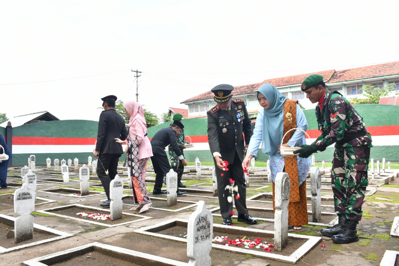 Dandim Ponorogo Hadiri Upacara Peringatan Hari Pahlawan Tahun 2025