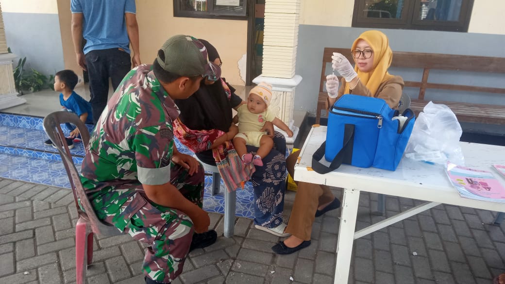 Dukung Program Kesehatan Nasional, Babinsa Kodim Ponorogo Pendampingan Posyandu ILP