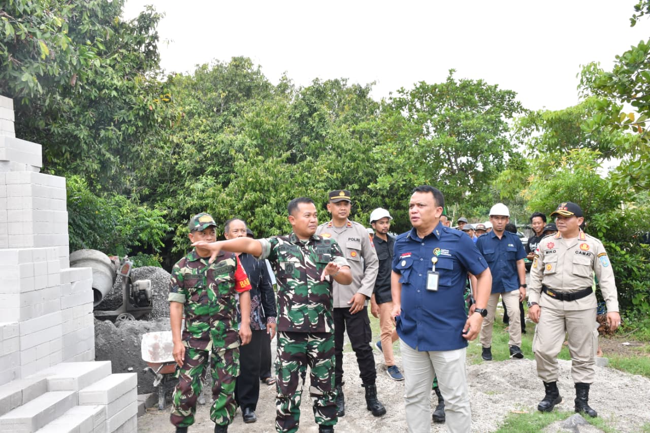 Dandim Ponorogo Dampingi Wadirut PT. Agrinas Pangan Nusantara Tinjau Pembangunanan KDKMP