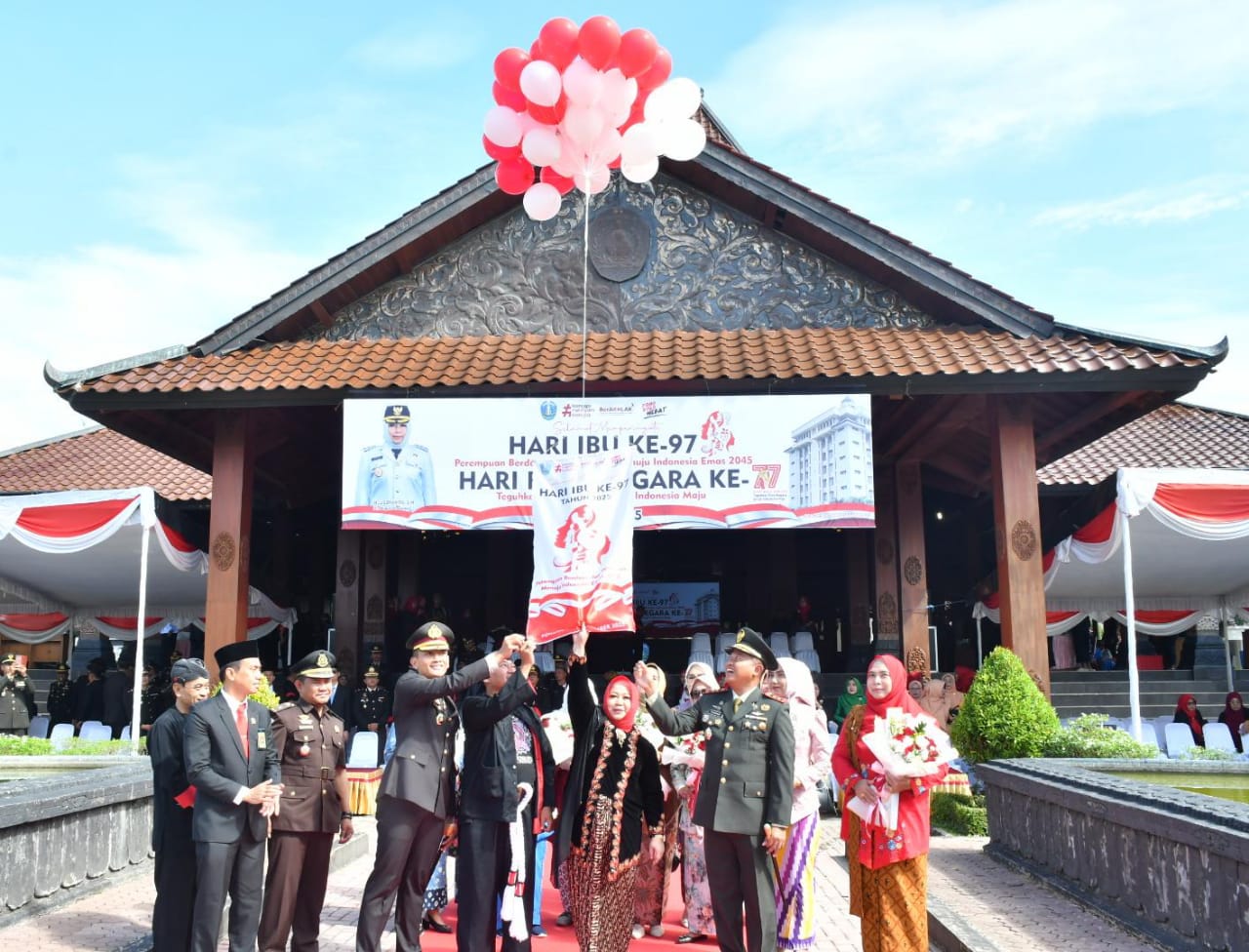 Dandim Ponorogo Hadiri Upacara Peringatan Hari Ibu KE-97 dan Hari Bela Negara Ke 77 Kab. Ponorogo Tahun 2025