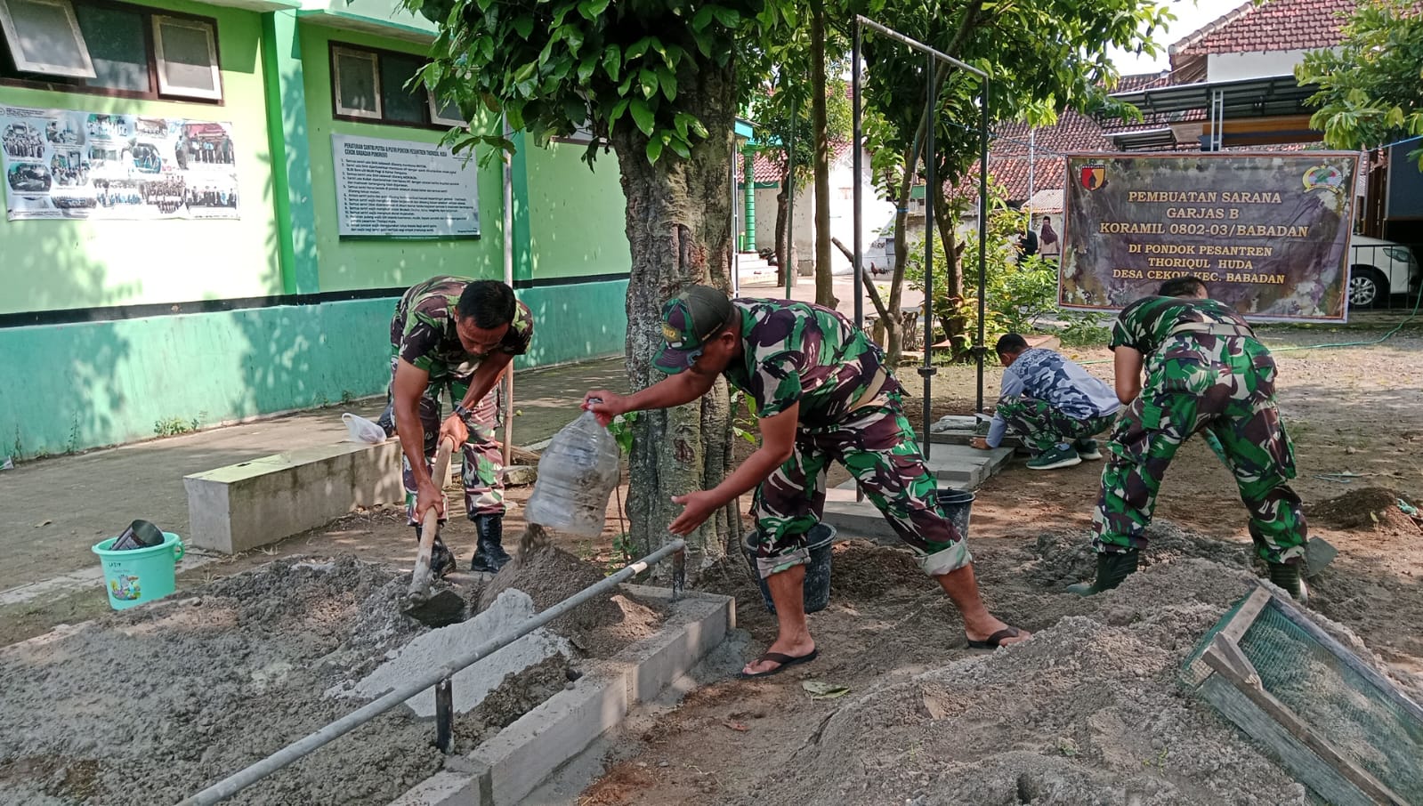 Tarik Minat Para Santri Menjadi Prajurit, Kodim Ponorogo Bangun Sarana Olahraga di Pondok Pesantren