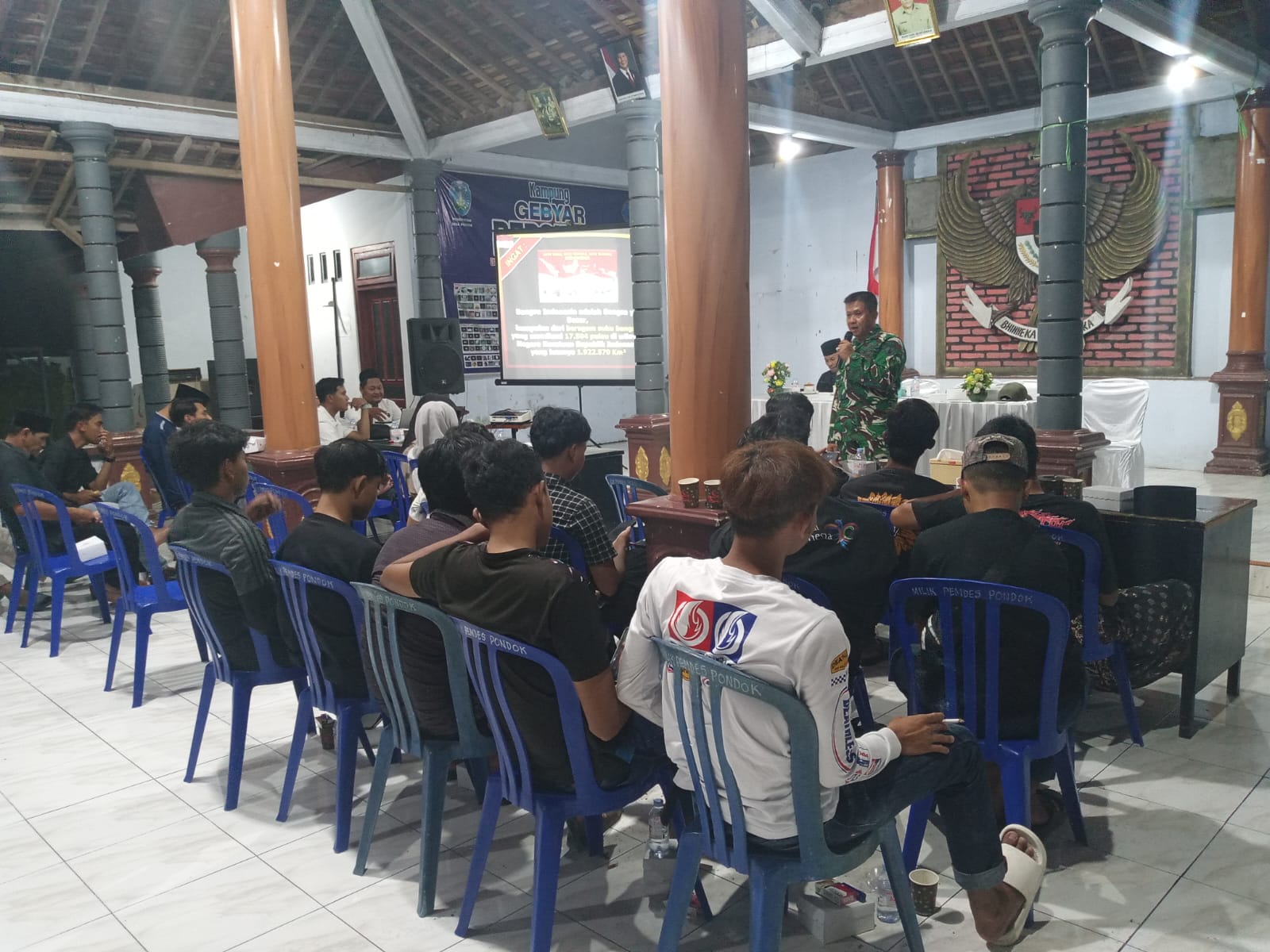 Anggota Kodim Ponorogo Berikan Penyuluhan Wawasan Kebangsaan Kepada Masyarakat