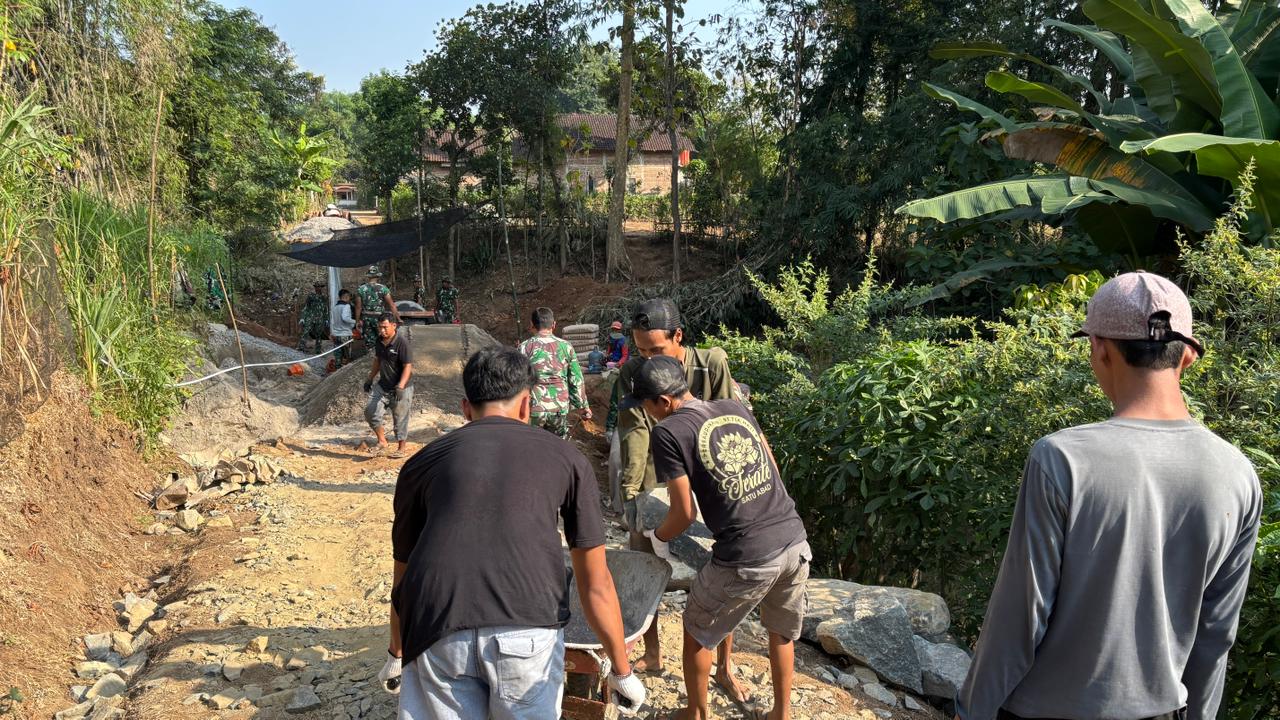 Pra TMMD ke 129 Berlangsung, TNI dan Masyarakat Desa Bulu Lor Antusias Bekerja